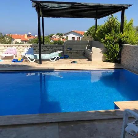 Alacati Yalida Oezel Havuzlu Villa Vilă *